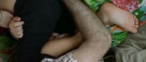 Missbrauch. Pädophile verursachen verheerende psychische Schäden. 