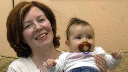 Muttersein im hohen Alter. Annegret R. wurde mit 65 Jahren noch mal Mutter.