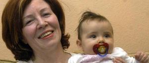 Muttersein im hohen Alter. Annegret R. wurde mit 65 Jahren noch mal Mutter.