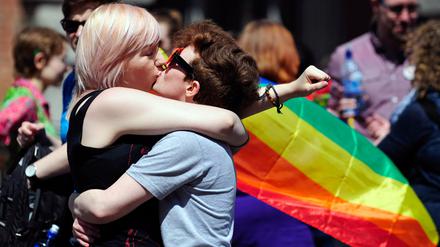 Lesben und Schwule freuten sich in Dublin über den Erfolg des irischen Referendums.