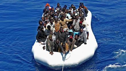 Täglich werden vor der Küste Italiens Flüchtlinge aus dem Mittelmeer gerettet. 