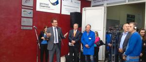 Entwicklungsminister Gerd Müller (CSU) beim Besuch eines Ausbildungszentrums in Pristina, das von Deutschland gefördert wird.