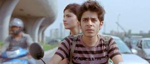 Bloß weg! Titli (Shashank Arora) und Neelu (Shivani Raghuvanshi) wollen raus aus dem Slum.