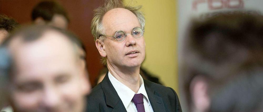 Matthias Köhne will Wohnungen bauen, doch die Fraktionen in der BVV ziehen nicht mit.