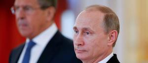 Russlands Präsident Wladimir Putin (vorn) und Außenminister Sergei Lawrow