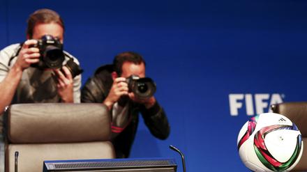 Im Visier von Ermittlern und Öffentlichkeit. Die Fifa steht derzeit massiv unter Druck.