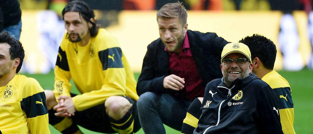 Kein Grund zum Füße Hochlegen. Jürgen Klopp und der BVB haben eine schlechte Saison gespielt – darüber können auch große Abschiedsgesten nicht hinwegtäuschen.