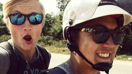 Unser Autor Max Deibert (l.) reiste nach dem Abitur drei Monate durch China und Laos.