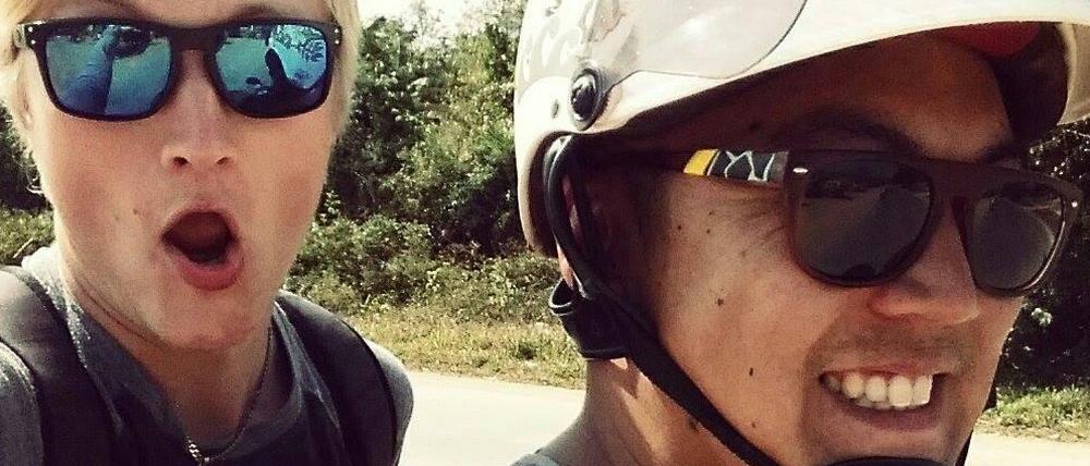Unser Autor Max Deibert (l.) reiste nach dem Abitur drei Monate durch China und Laos.