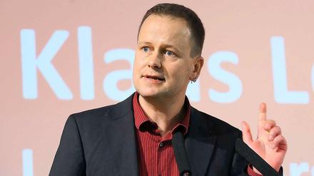 Aufgemerkt, da rollt was auf uns zu: Die Linke stimmt auf ihrem Parteitag für eine Flatrate für den öffentlichen Nahverkehr. Ihr Berlin-Vorsitzender Klaus Lederer kritisiert Rot-Schwarz.