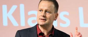 Aufgemerkt, da rollt was auf uns zu: Die Linke stimmt auf ihrem Parteitag für eine Flatrate für den öffentlichen Nahverkehr. Ihr Berlin-Vorsitzender Klaus Lederer kritisiert Rot-Schwarz.