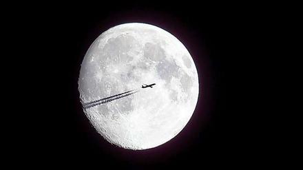 Wer welche Rechte - und Pflichten - im Weltraum und auf dem Mond hat, ist bislang noch weitgehend ungeklärt. 