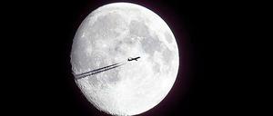 Wer welche Rechte - und Pflichten - im Weltraum und auf dem Mond hat, ist bislang noch weitgehend ungeklärt. 