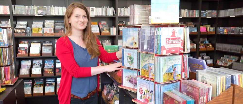 Filialleiterin Julia Marie Scholz hört selbst gern Literatur.