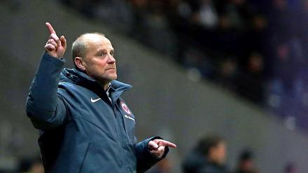 Hoch oder runter? Thomas Schaaf sieht seine Leistung bei Eintracht Frankfurt nicht ausreichend gewürdigt.
