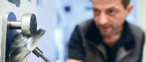 Spurensicherung. Um Einbruchschäden ersetzt zu bekommen, müssen Betroffene die Polizei rufen.