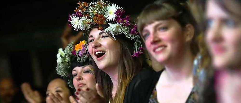 Blumenkränze gab's gratis auf dem Berlin Festival.