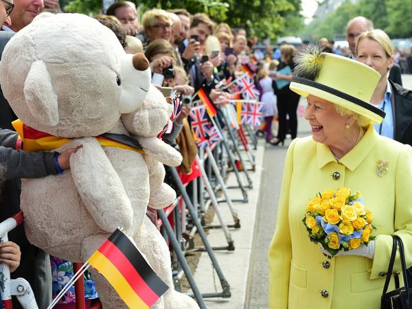 Die Queen hat viele Fans, auch aus dem Stofftierreich.