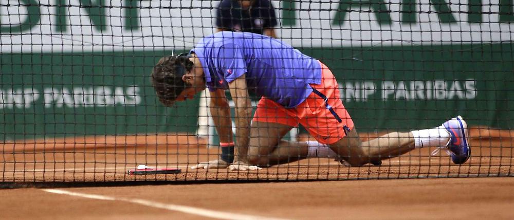 Am Boden: Roger Federer.