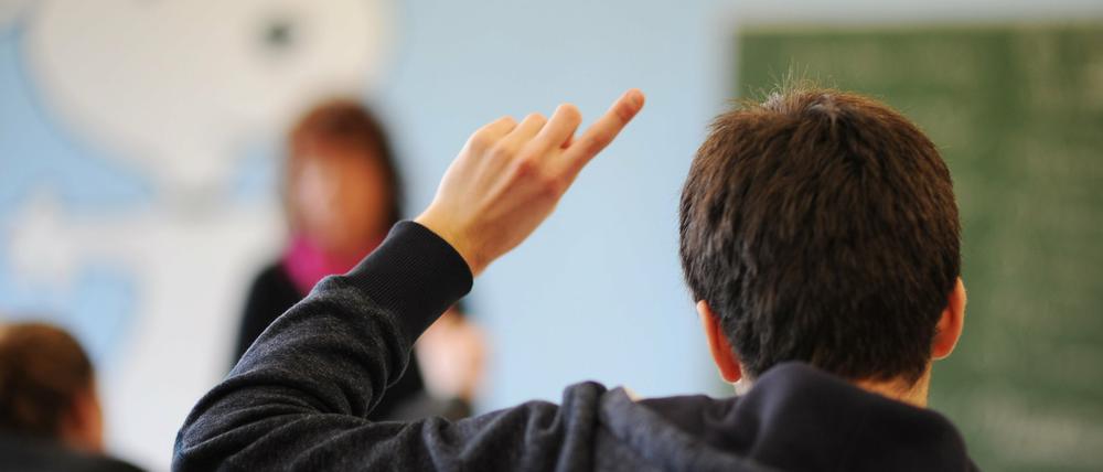 Ein Schüler im Unterricht.