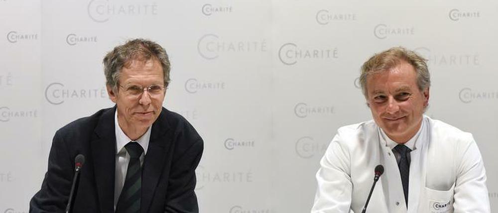 Sie haben Annegret R. behandelt und geholfen, die Kinder auf die Welt zu holen: Die Charité-Ärzte Christoph Bührer, Direktor der Klinik für Neonatologie sowie Wolfgang Henrich, Direktor der Klinik für Geburtsmedizin. 