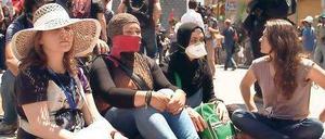 Proteste in Istanbul. Den klassischen Antagonisten in dem Drama gibt Erdogan selbst, für den Ahmed, Rojda, Melek und die anderen nur das „Gesindel“ vom Gezi-Park sind. 