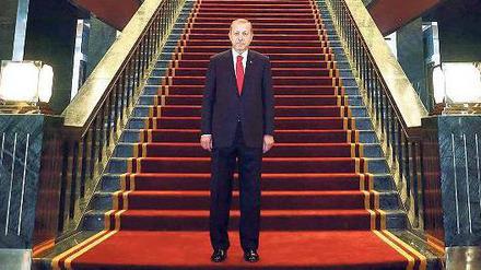 Recep Tayyip Erdogan in seinem 2014 eröffneten Präsidentenpalast. Er hat 1150 Zimmer.