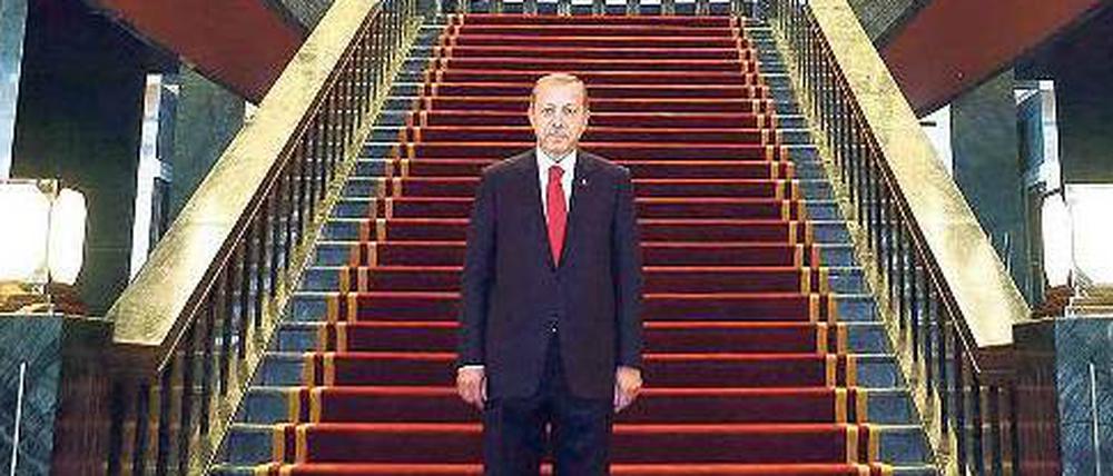 Recep Tayyip Erdogan in seinem 2014 eröffneten Präsidentenpalast. Er hat 1150 Zimmer.