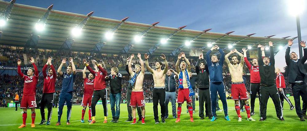 Der HSV bleibt erstklassig, obwohl er den Abstieg verdient gehabt hätte.