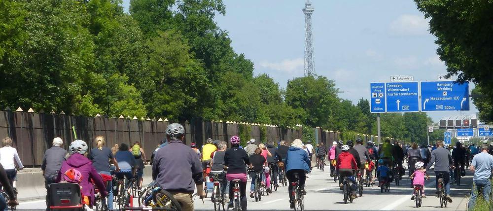 Stern und Kreis. Die traditionelle Sternfahrt ist 2015 am 14. Juni geplant. Ziel: Das Umweltfestival.