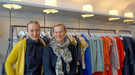 Die Designerinnen Ines Bramigk (links) und Esther Thomas verkaufen bald nicht mehr in den Bahnbögen.