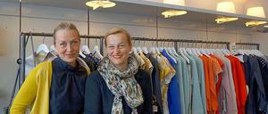Die Designerinnen Ines Bramigk (links) und Esther Thomas verkaufen bald nicht mehr in den Bahnbögen.