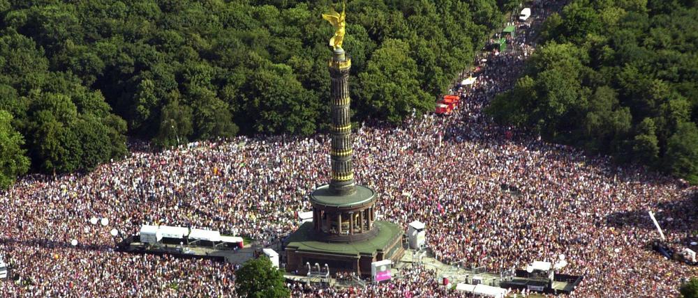 So groß wie die frühere Loveparade wird der Zug der Liebe nicht: Die Veranstalter rechnen mit 30 000 Teilnehmern. 