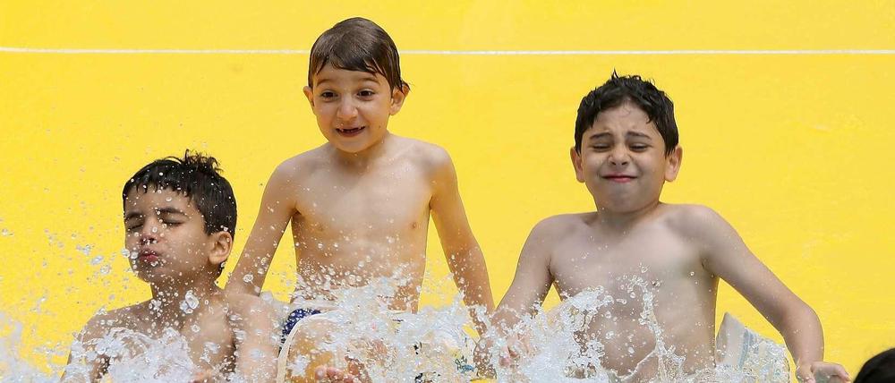 Wasserspaß für Anfänger: Im Kombibad in Gropiusstadt startet ein Pilotprojekt für Wasserratten, damit Neuköllner Grundschüler endlich schwimmen lernen.