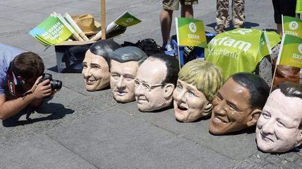 Die führenden Köpfe am Boden. Eindrücke vom Geschehen am Rande einer Demonstration in München gegen den G-7-Gipfel.