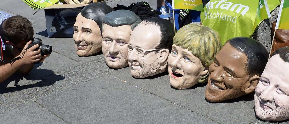 Die führenden Köpfe am Boden. Eindrücke vom Geschehen am Rande einer Demonstration in München gegen den G-7-Gipfel. 