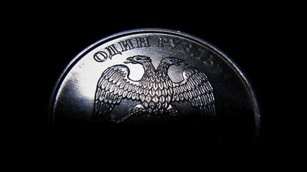 Dank eines steigenden Ölpreises erholt sich der Rubel. Russlands Wirtschaftseinbruch könnte nun milder ausfallen als zuvor gedacht.