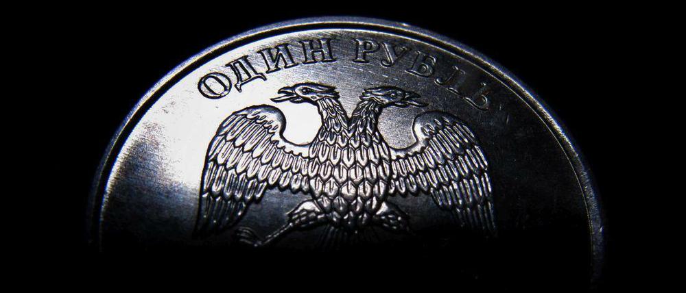 Dank eines steigenden Ölpreises erholt sich der Rubel. Russlands Wirtschaftseinbruch könnte nun milder ausfallen als zuvor gedacht. 