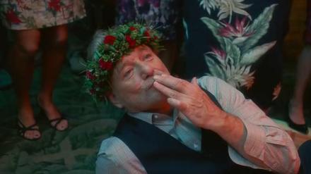 Mit Blumen bekränzt. Bill Murray in "Aloha".