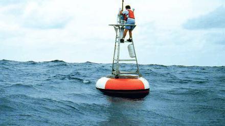 Thermometer im Meer. Mit solchen Bojen wird die Wassertemperatur bestimmt. Die Methode ist zuverlässiger als Messungen an Bord von Schiffen. Dieser Effekt wurde nun stärker gewichtet.