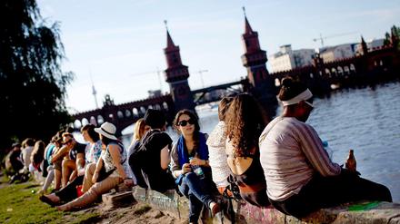 Der Sommer kommt, die Menschen sitzen wieder draußen und am Wochenende geht's rund in Berlin.