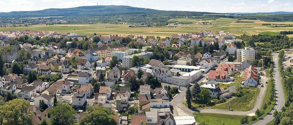 In weiter Ferne die Ortsumgehung. Das Städtchen Friedberg in der Wetterau in Hessen, Lebensmittelpunkt des jungen Andreas Maier in den achtziger Jahren. 