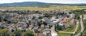 In weiter Ferne die Ortsumgehung. Das Städtchen Friedberg in der Wetterau in Hessen, Lebensmittelpunkt des jungen Andreas Maier in den achtziger Jahren. 