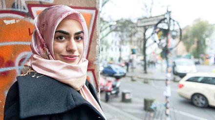 Eigentlich wollte Betül Ulusoy im Juli 2015 ihr Referendariat im Neuköllner Rathaus beginnen, doch ihr Kopftuch ist dort nicht gern gesehen.