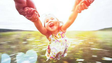 Halt geben. Eine starke Bindung zu wichtigen Bezugspersonen wie den Eltern hilft Kindern, eine ausgeglichene Persönlichkeit zu entwickeln. 