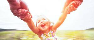 Halt geben. Eine starke Bindung zu wichtigen Bezugspersonen wie den Eltern hilft Kindern, eine ausgeglichene Persönlichkeit zu entwickeln.