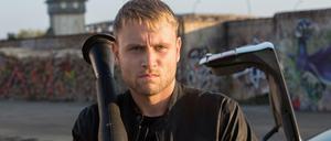 Seitenwechsel: In der Serie „Im Angesicht des Verbrechens“ spielte Max Riemelt einen Mafiajäger, in der Netflix-Serie „Sense8“ – Start weltweit am Freitag – gehört der 31-Jährige selbst zu den Bösen.