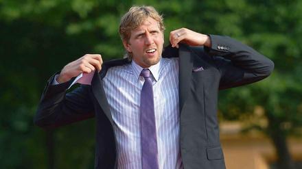Gut gekleidet: Dirk Nowitzki will bei der EM noch einmal im Deutschland-Trikot auflaufen.