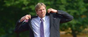 Gut gekleidet: Dirk Nowitzki will bei der EM noch einmal im Deutschland-Trikot auflaufen.