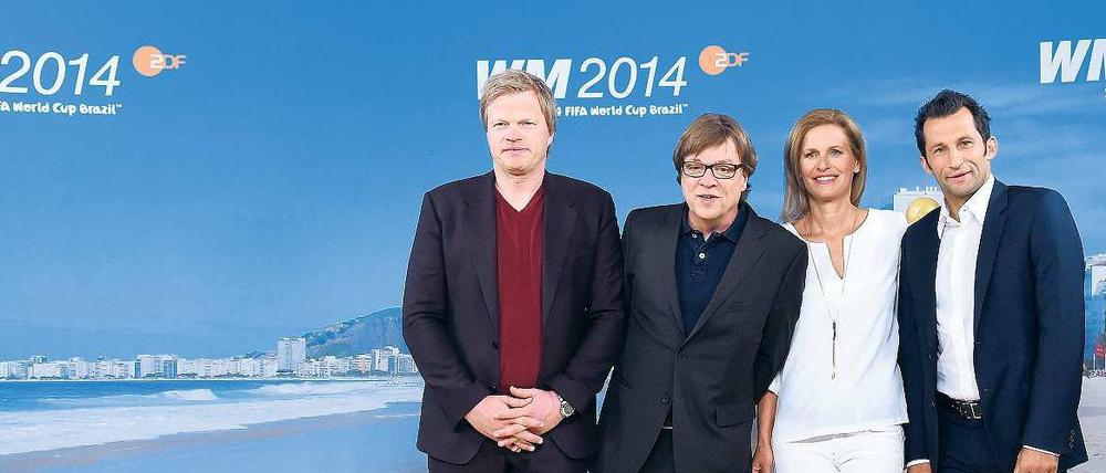 Für ARD und ZDF sind Fußball-Weltmeisterschaften wie 2014 in Brasilien unverzichtbar. Ein Boykott kommt für sie nicht in Frage. Einige Politiker fordern die Senderchefs dazu auf, mit ihrem Einfluss gegen Missstände wie bei den Arbeiten in Katar vorzugehen.